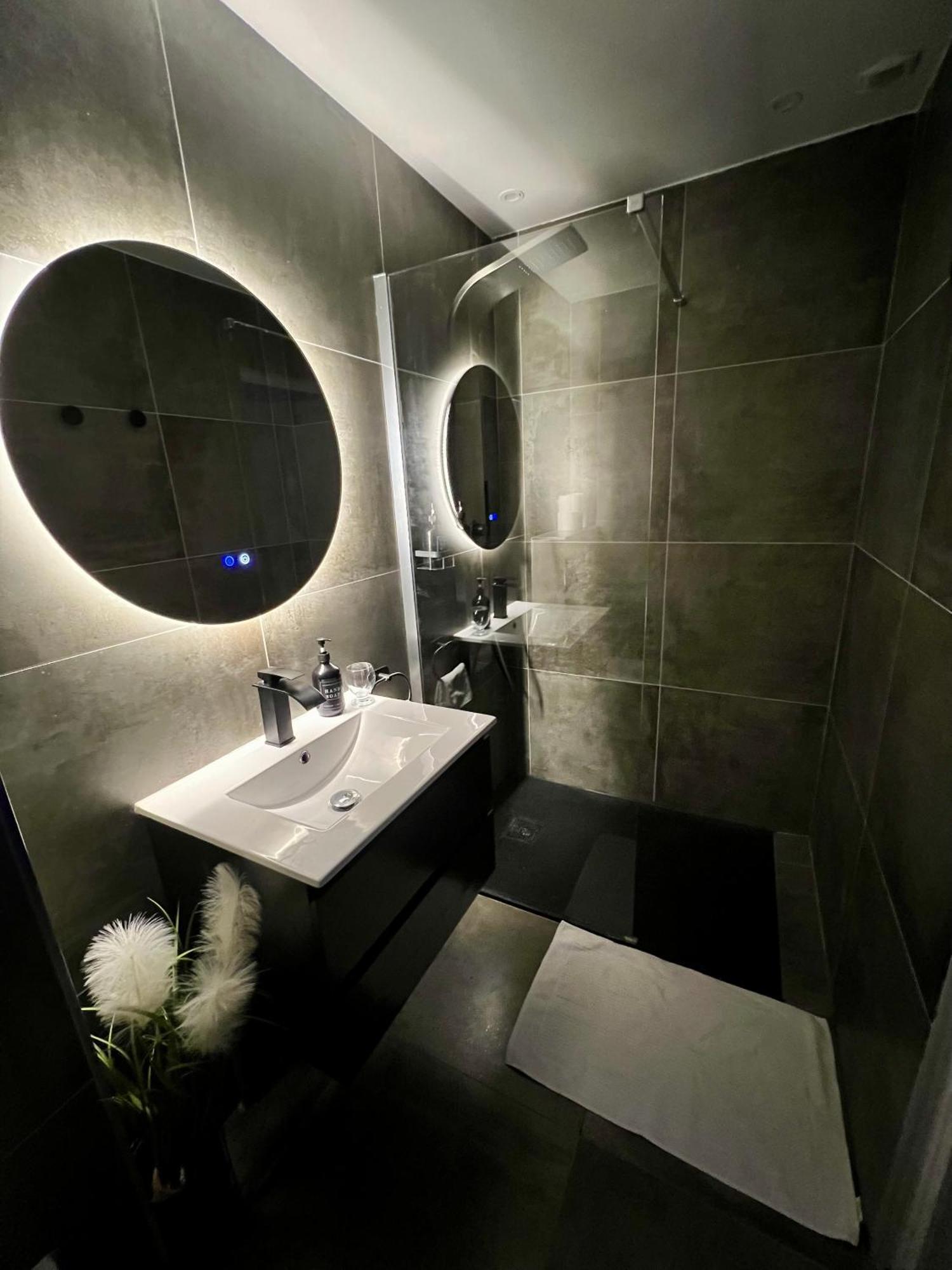 Dima Suite Jacuzzi Privatif Vedene Exterior photo